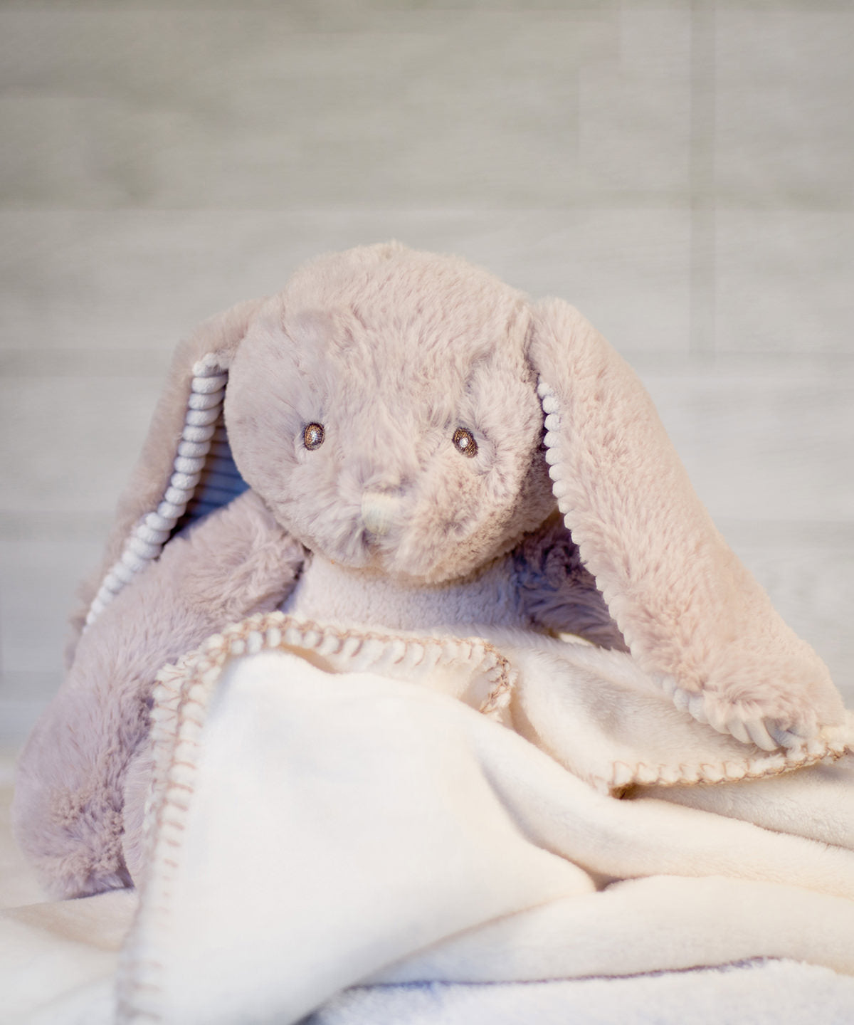 Cream - Rabbit and blanket