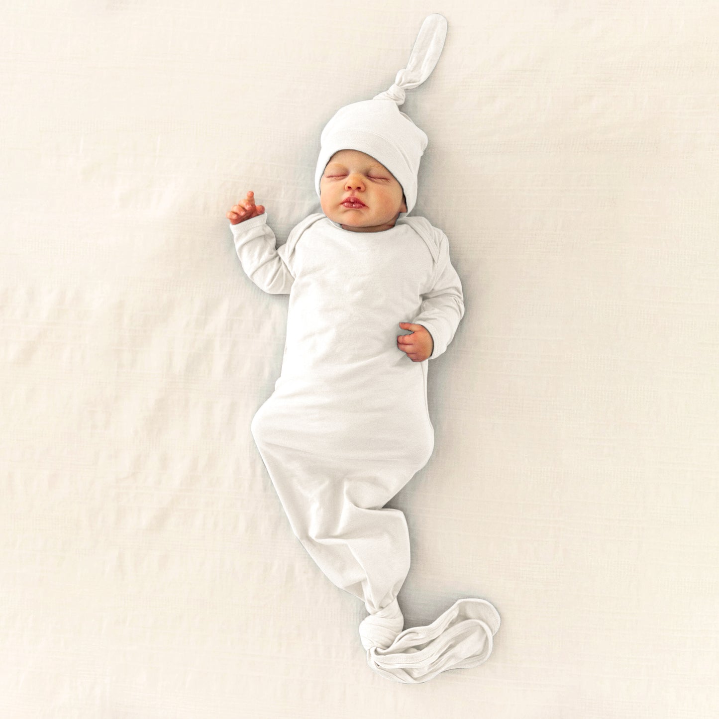 Newborn wearing Prima Cotton’s organic baby gown for sensitive skin made from 100% GOTS-certified organic Egyptian cotton.